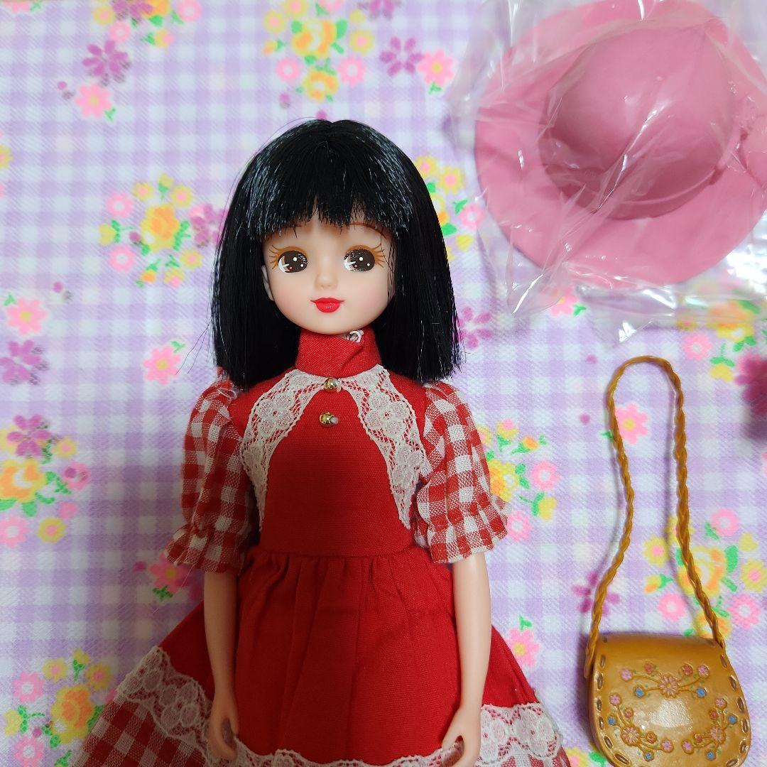 リカちゃんキャッスルで購入。 リカちゃん人形 赤いドレスと帽子2個付き 5,460円