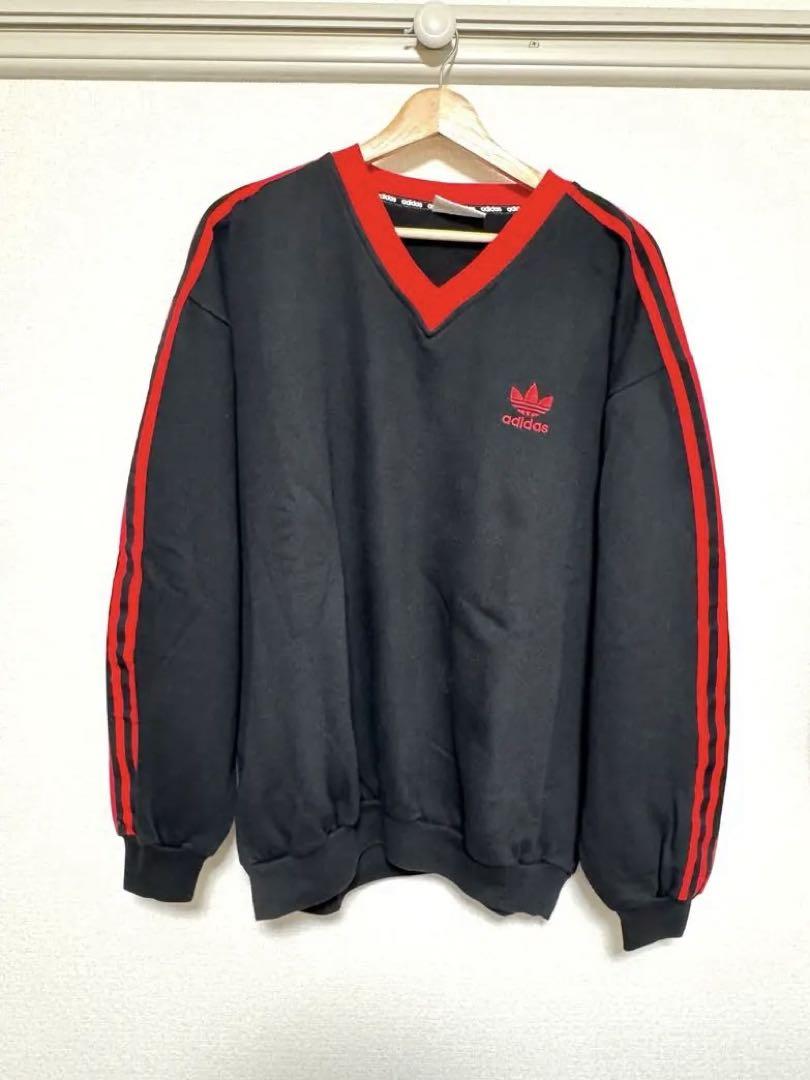 adidas Vネック トレーナー 黒・赤