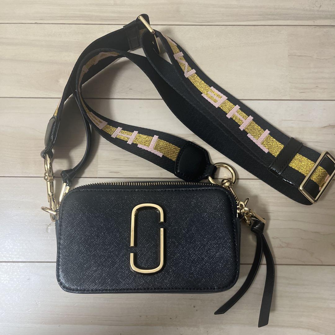 MARC JACOBS ブラックショルダーバッグ Marc Jacobs ブラック ショルダーバッグ - メルカリ