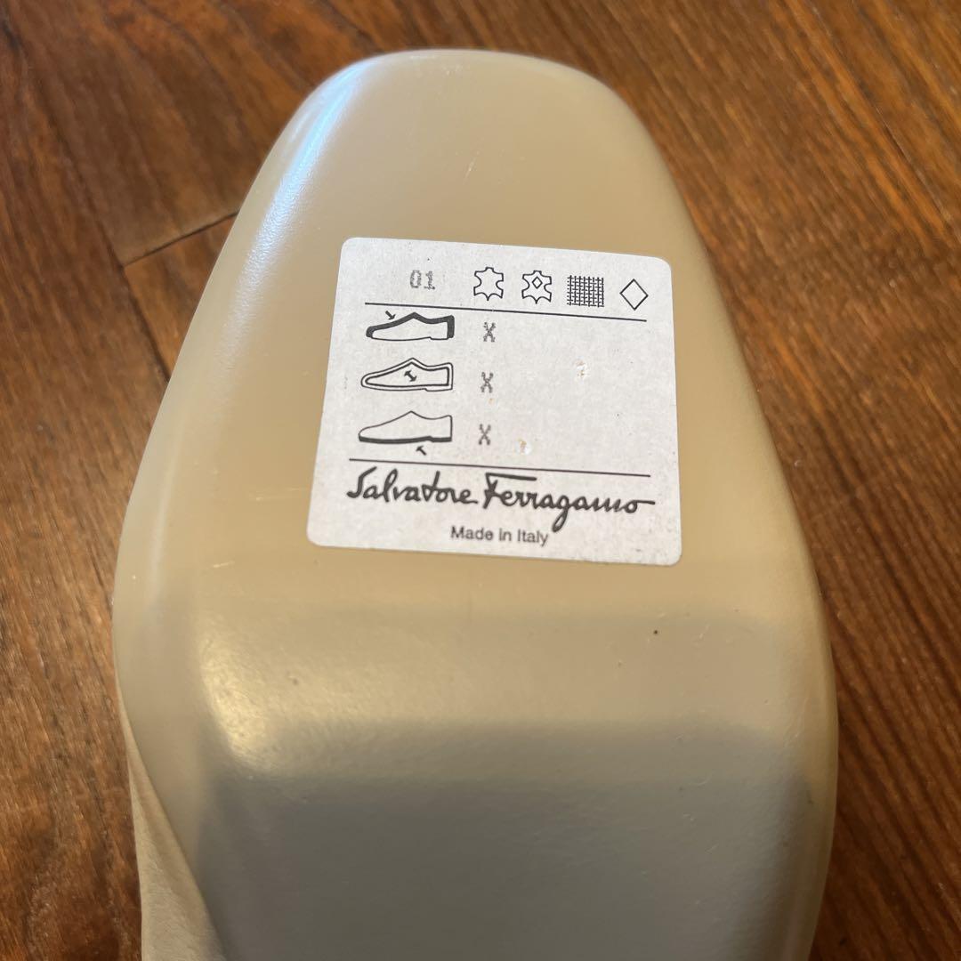 Feragamoローヒールパンプス