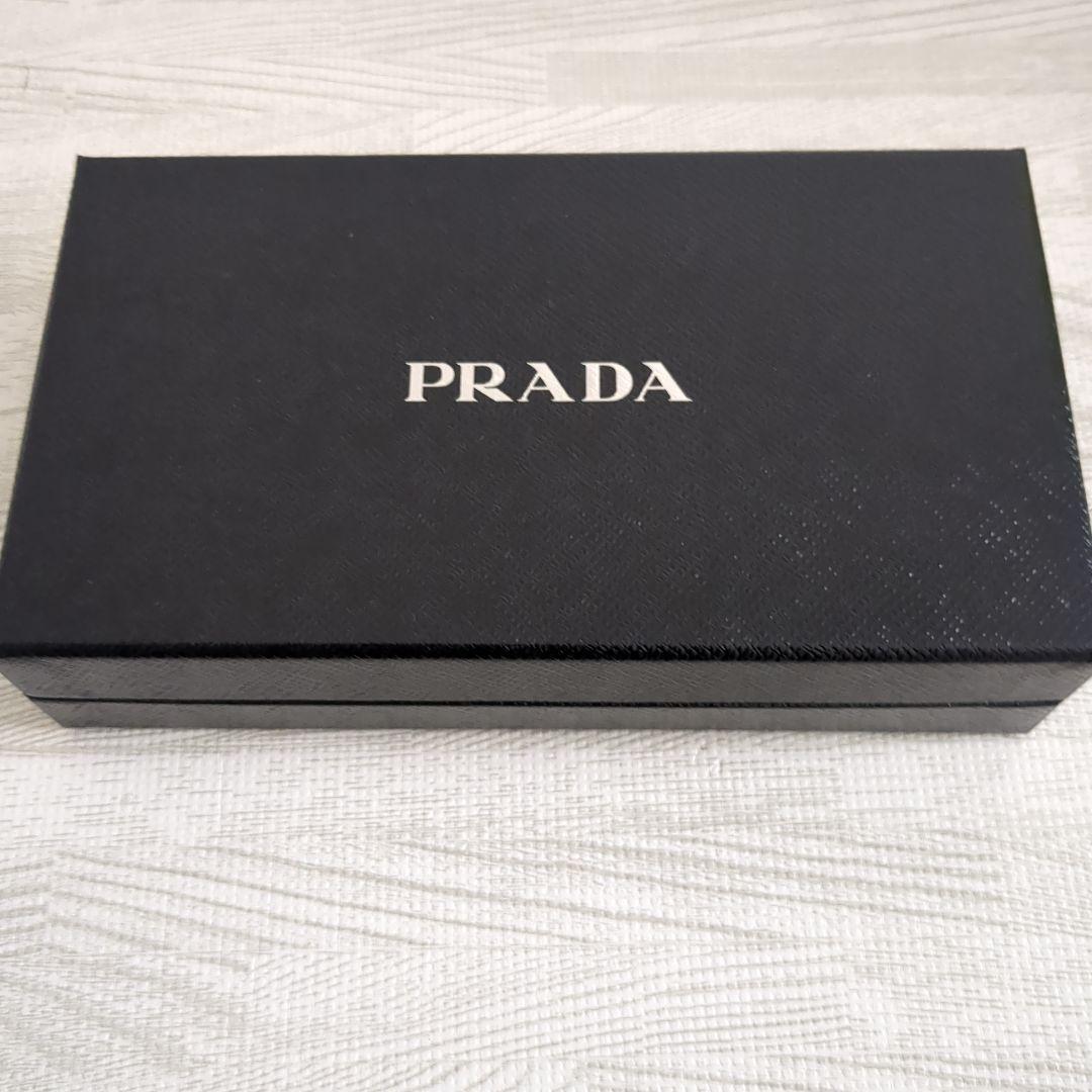 PRADA財布