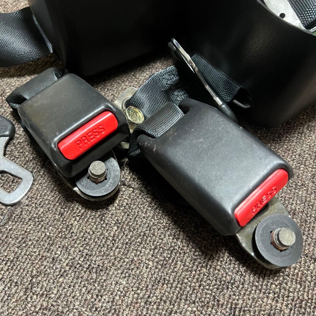 リアシートベルト本体日産