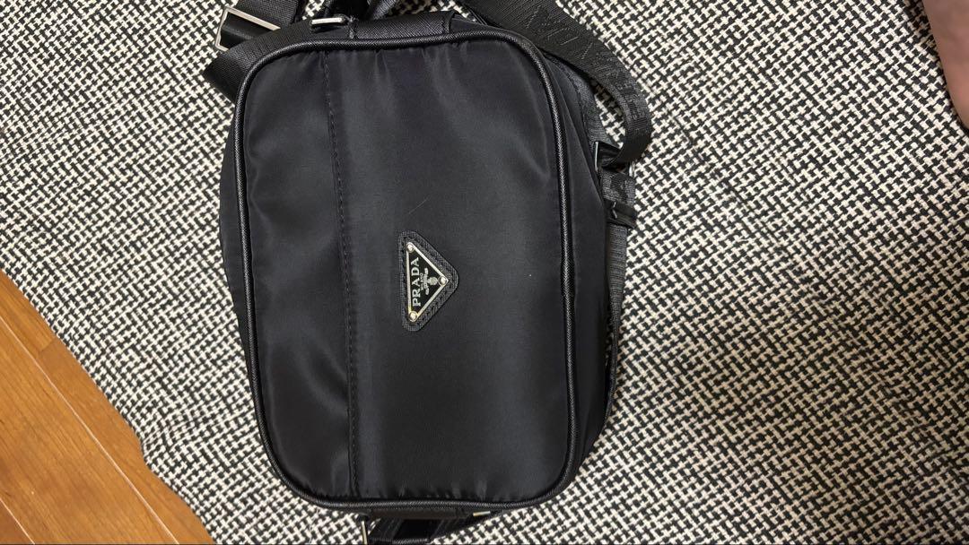 PRADA プラダ　ブラック ショルダーバッグ 小型ポーチ付き