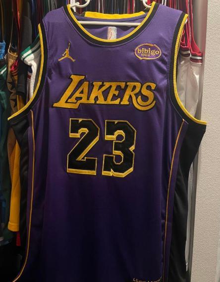 希少 刺繍 NBAユニフォーム LA Lakers LeBron James 希少】 刺繍 NBAユニフォーム LA Lakers LeBron James - メルカリ