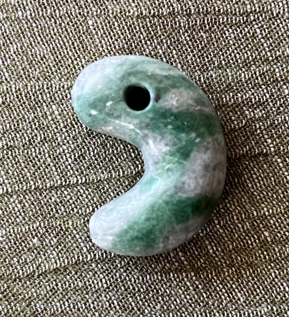 糸魚川　翡翠　勾玉