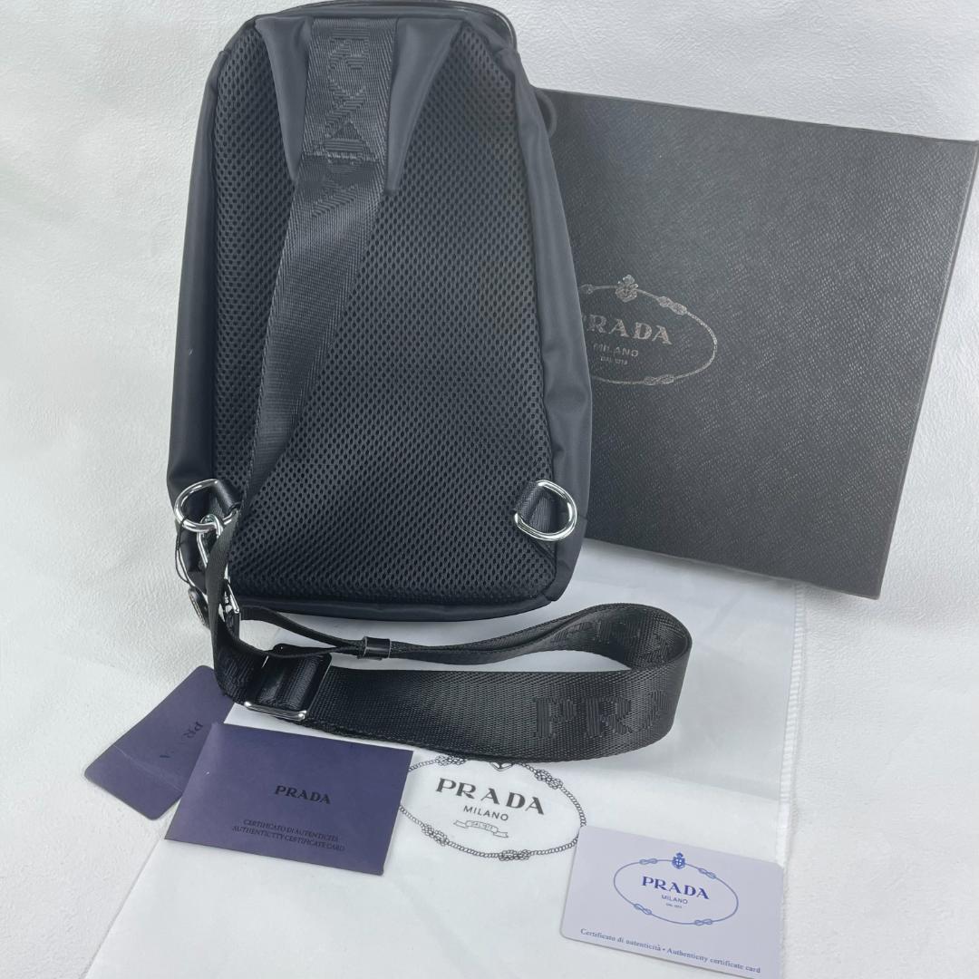 PRADA ブラック ナイロン ショルダーバッグ PRADA ブラック ナイロン ショルダーバッグ
