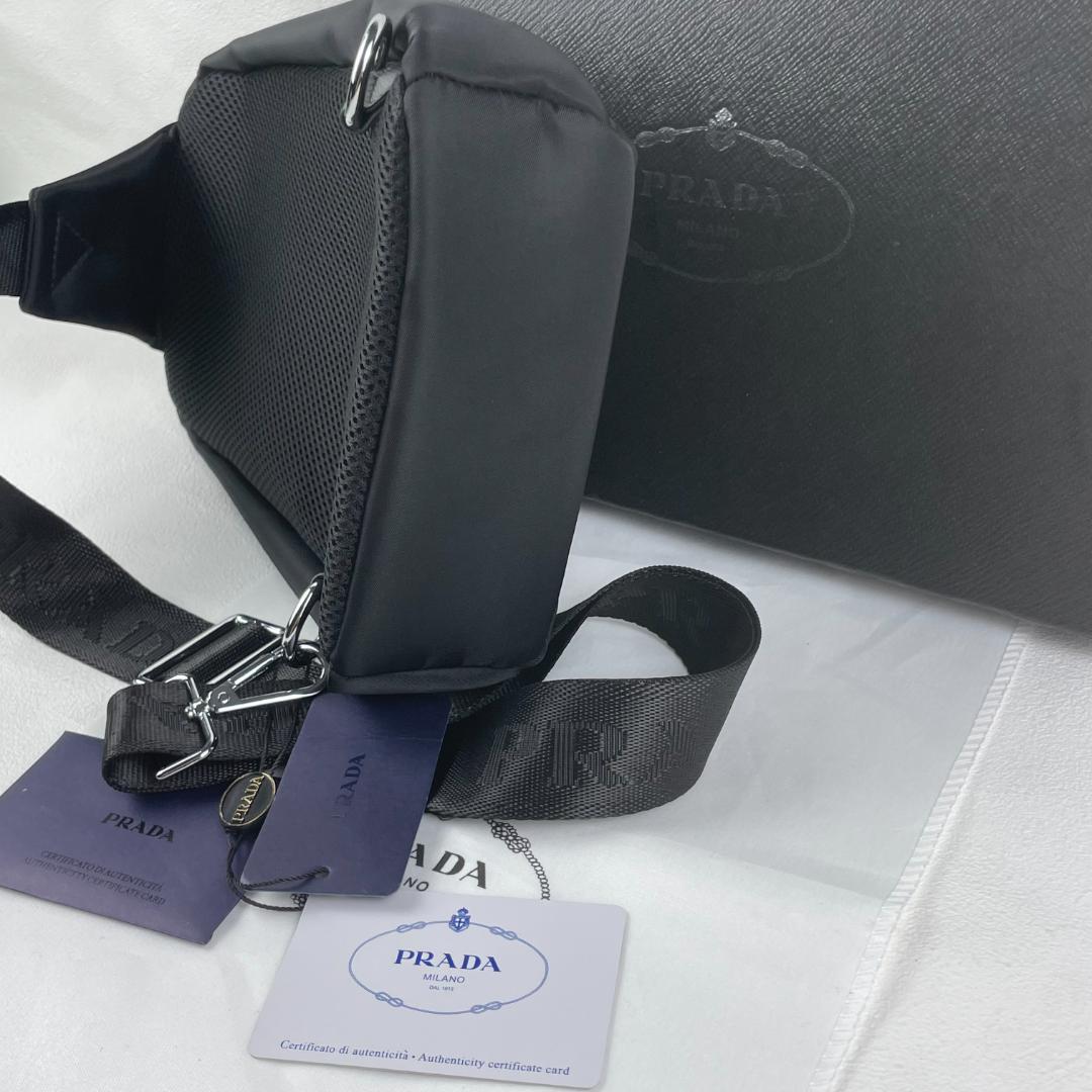 PRADA ブラック ナイロン ショルダーバッグ PRADA ブラック ナイロン ショルダーバッグ