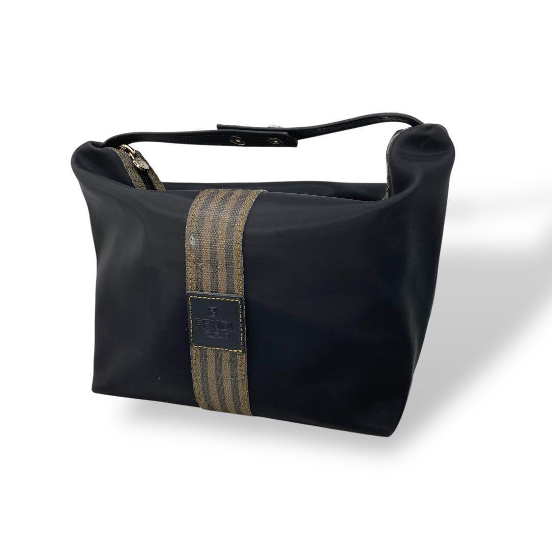 FENDI ハンドバッグ　ペカン柄　ロゴ　シルバー金具　バニティバッグ　黒