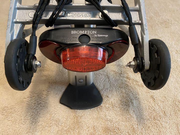 BROMPTON　純正リアキャリア　泥よけ　リアライト BROMPTON 純正リアキャリア 泥よけ リアライト - メルカリ