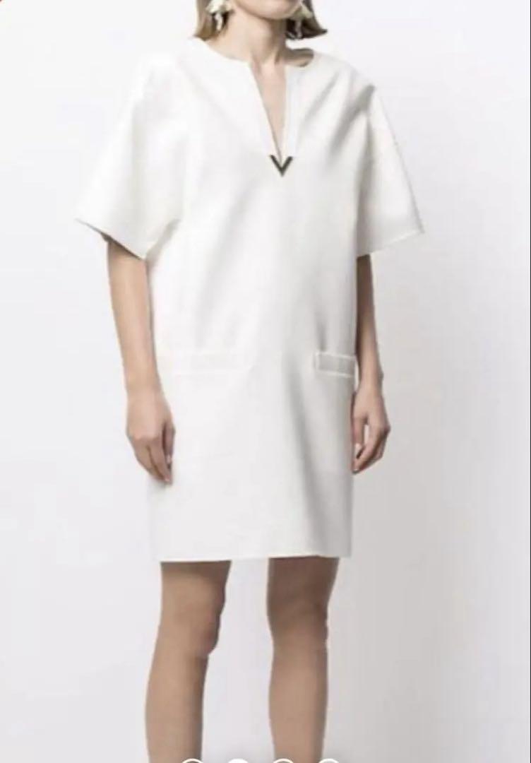 VALENTINO Vロゴ シフトドレス Mサイズ ホワイト VALENTINO Vロゴ シフトドレス Mサイズ ホワイト