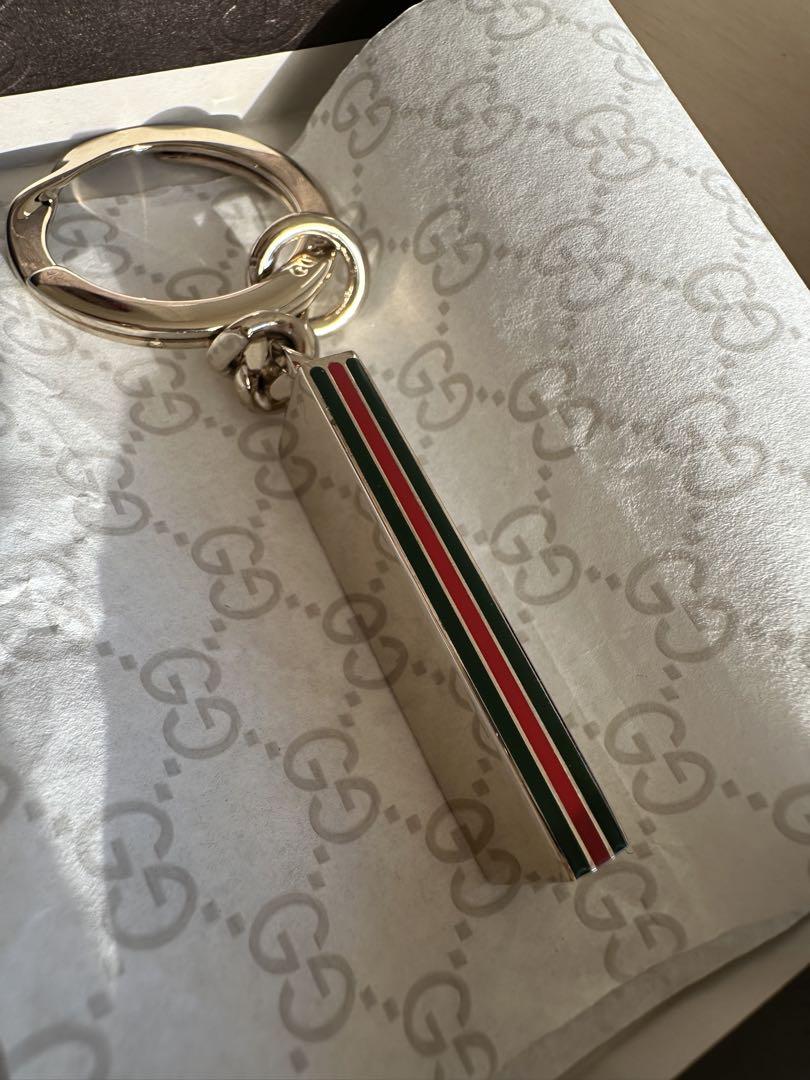 新品 　GUCCI ゴールドキーホルダー ストライプデザイン