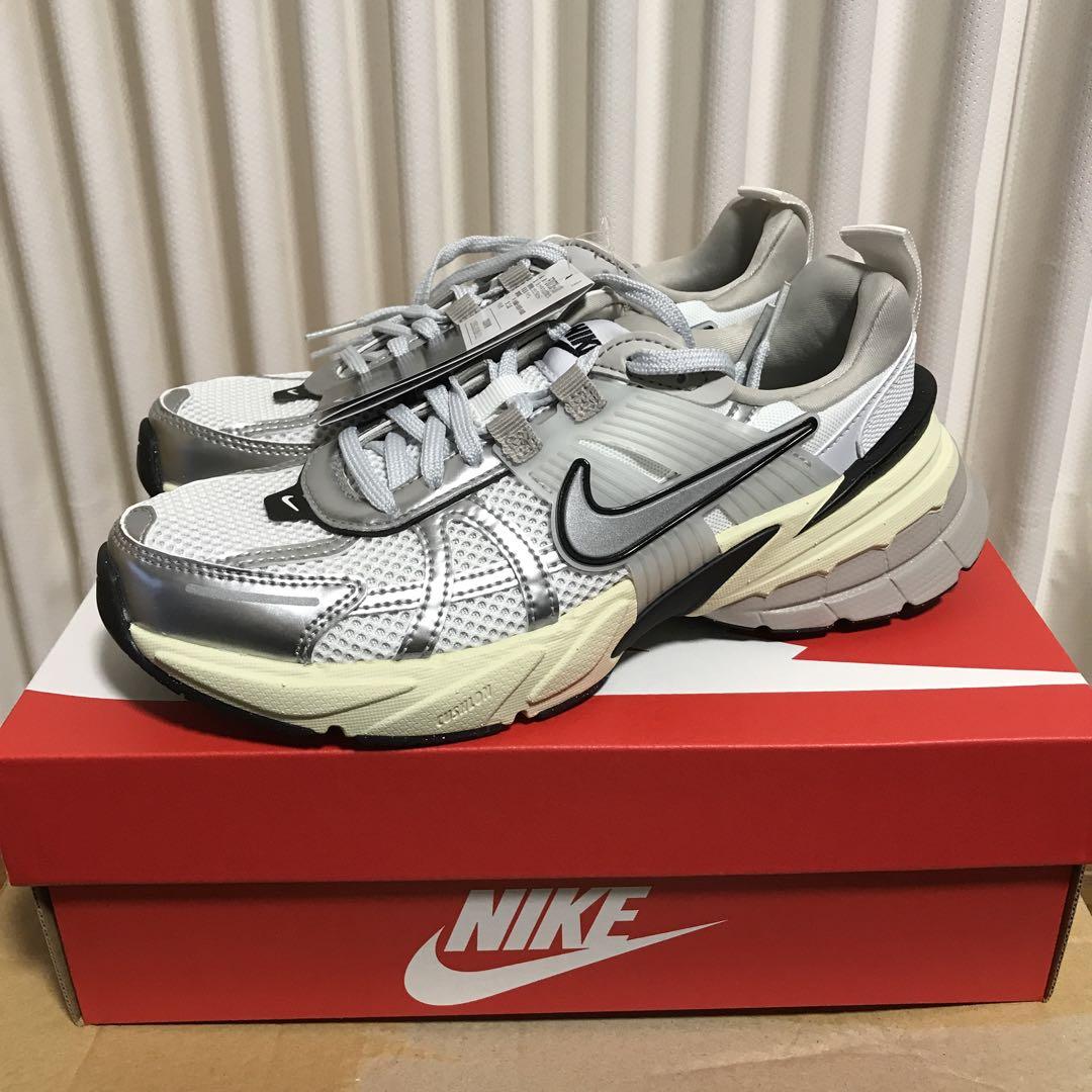 M/23.0 W/23.5 NIKE V2K RUN FD0736-100