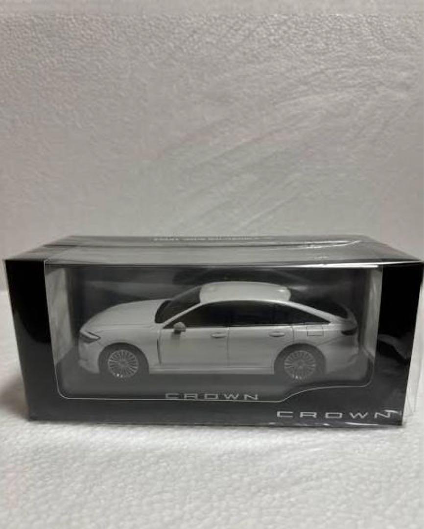 Amazon.co.jp: 新型クラウンセダン ミニカー カラーサンプル