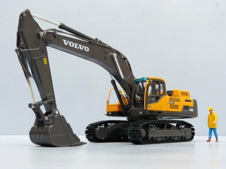 ミニカー 1/50 MOTORART VOLVO EC480D 大型掘削機