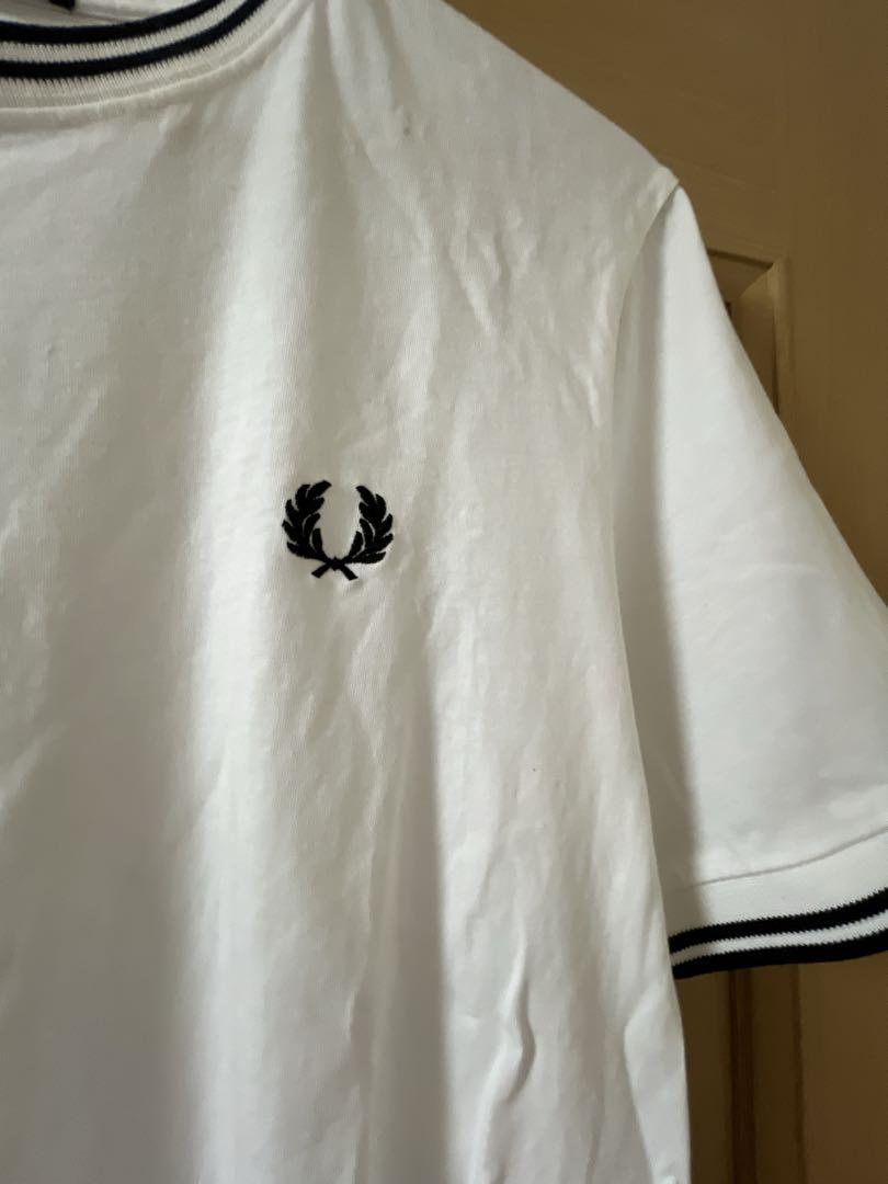 FRED PERRY ツインティップライン ワンポイントロゴ刺繍Tシャツ