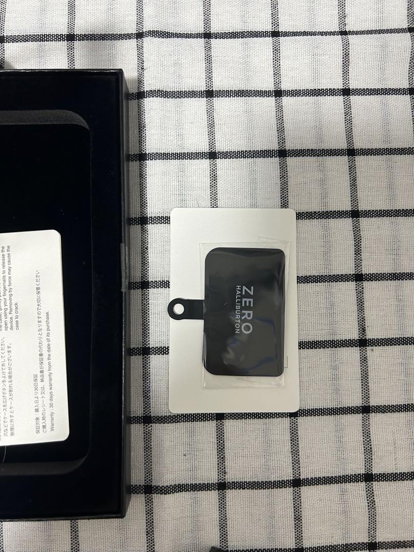 ゼロハリバートン iphone15 Pro 背面タイプ
