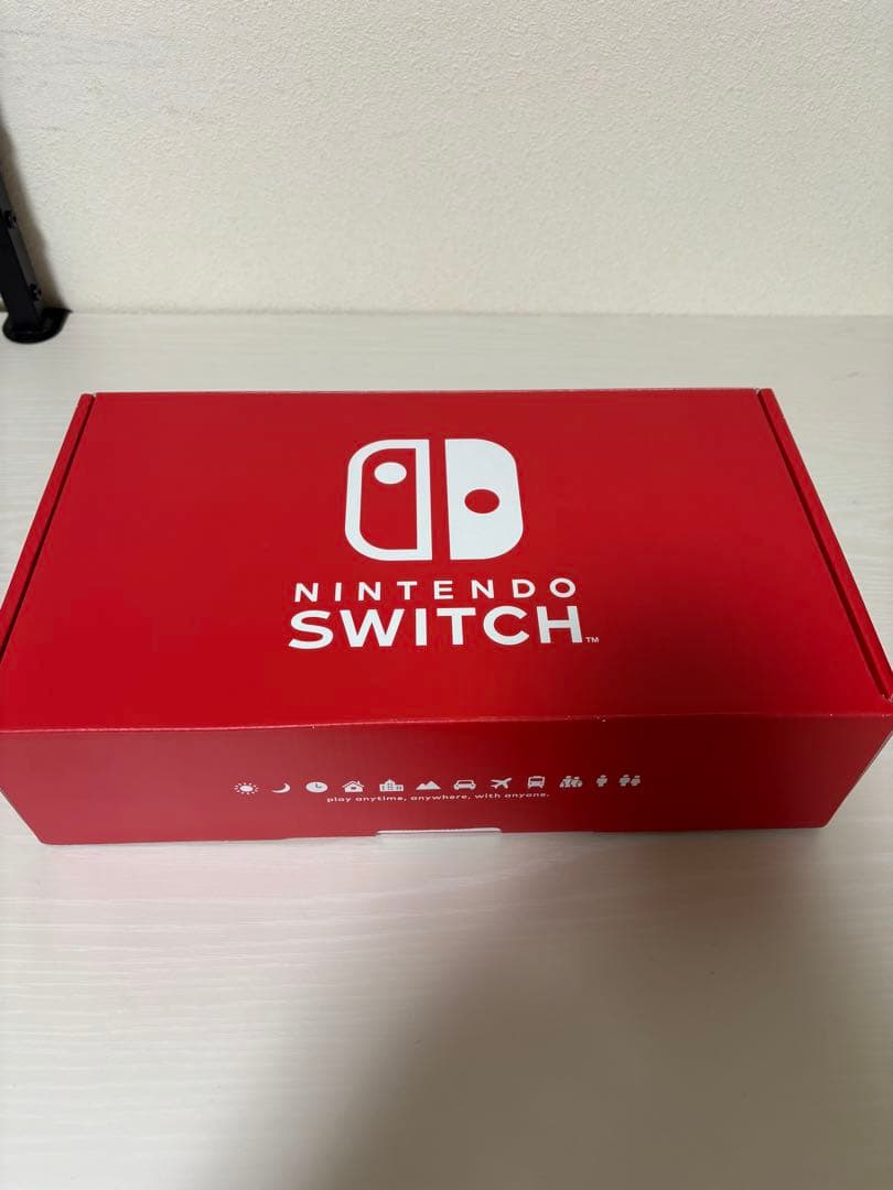 Nintendo Switch 本体 ブラック Joy-Con付き み任天堂