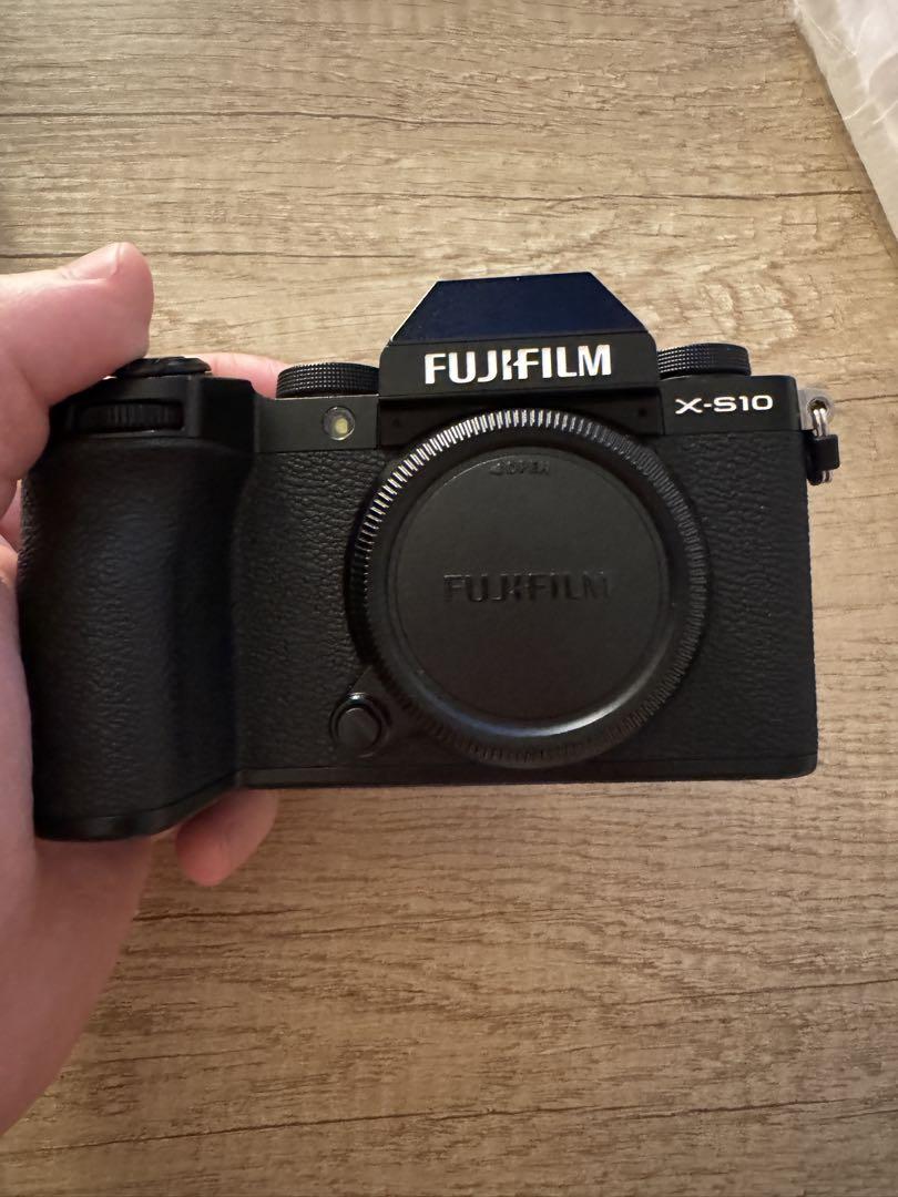 FUJIFILM X-S10 ミラーレス一眼 Amazon | 富士フイルム(FUJIFILM) ミラーレスデジタルカメラ X