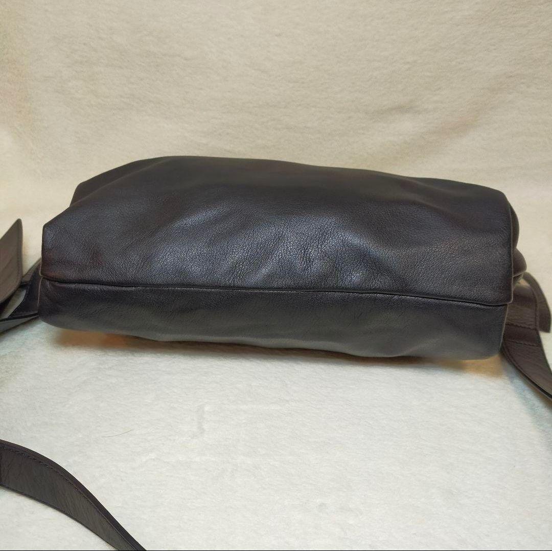 kawakawa カワカワ レザー ボディバッグ Ｍ