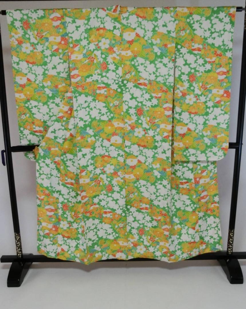 VAお仕立て上がり正絹振袖 白、緑色地に色とりどりの花柄 絞り