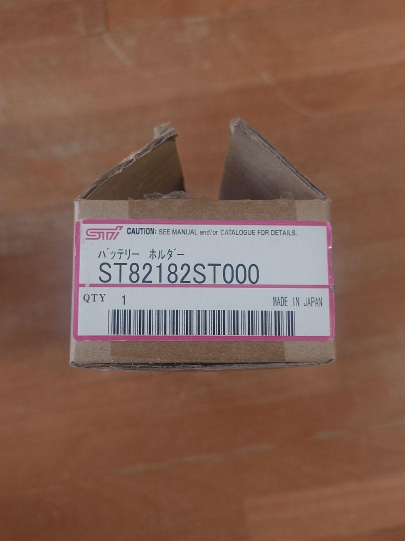 STI バッテリーホルダー ST82182ST000 赤