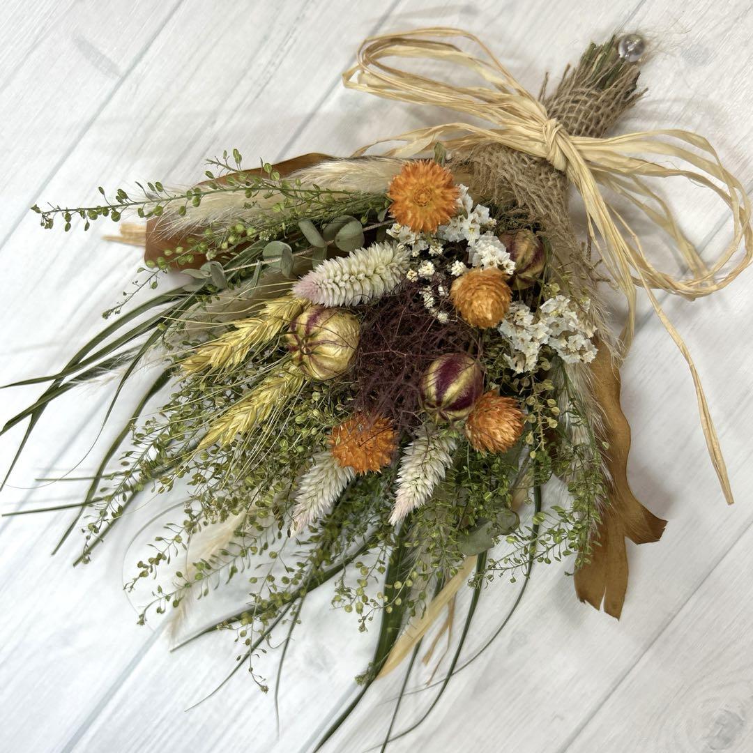 ハルスモークツリーと白い紫陽花とパンパスグラスのドライフラワースワッグ ハルスモークツリーと白い紫陽花とパンパスグラスのドライ