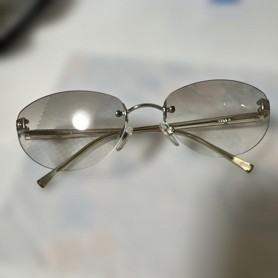 CHANEL シルバー オーバルサングラス