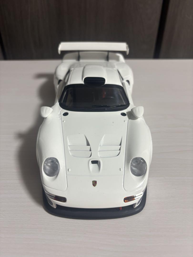 UTモデル／UT models：1/18 ミニカー ポルシェ911 (993)