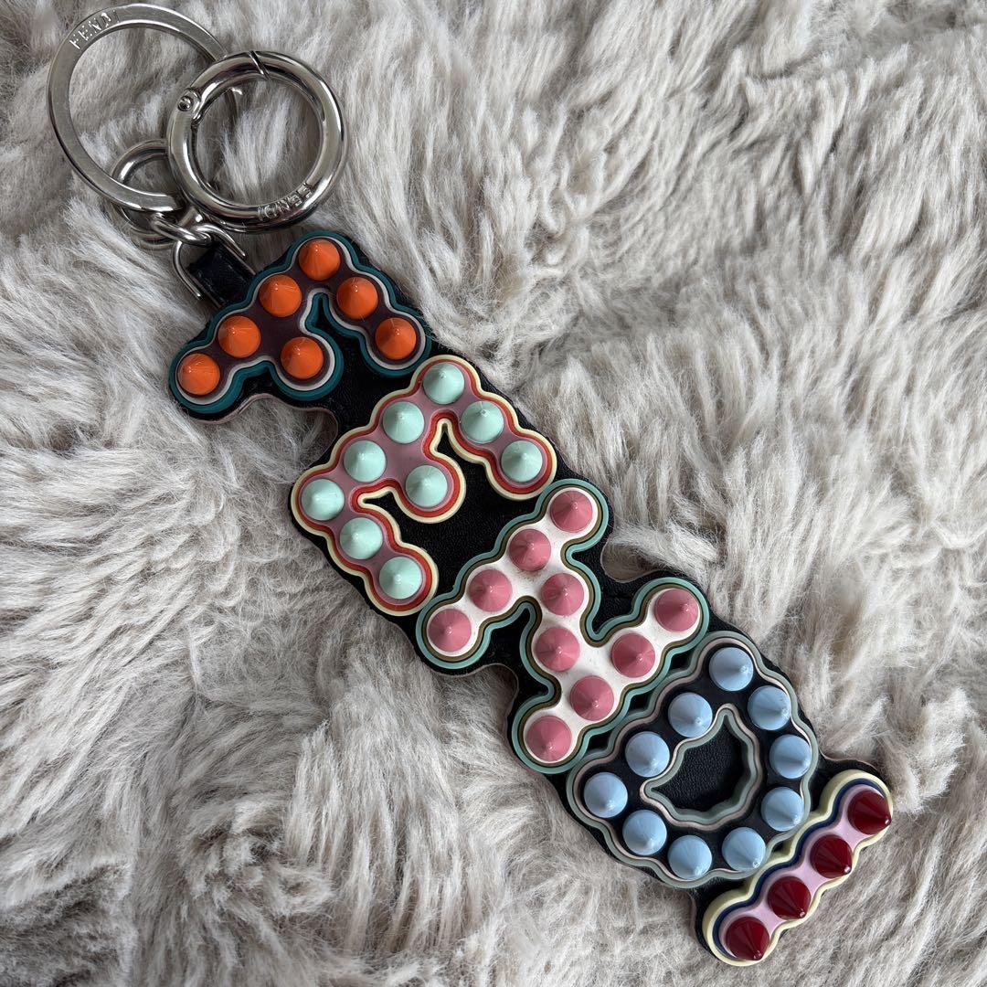 綺麗♡FENDIフェンディ カラフルロゴデザインラッパー ツイリー 2025年最新】fendi ツイリーの人気アイテム - メルカリ