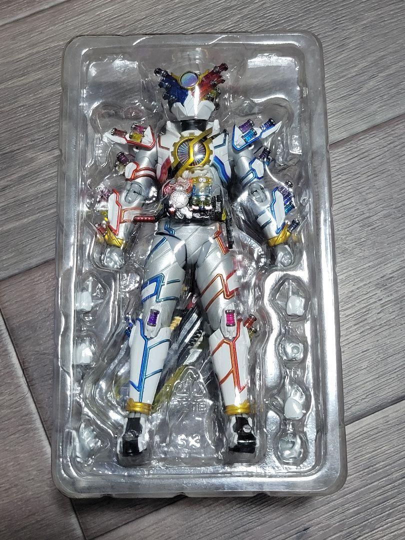 仮面ライダービルド　ジーニアスフォーム　フィギュアーツ