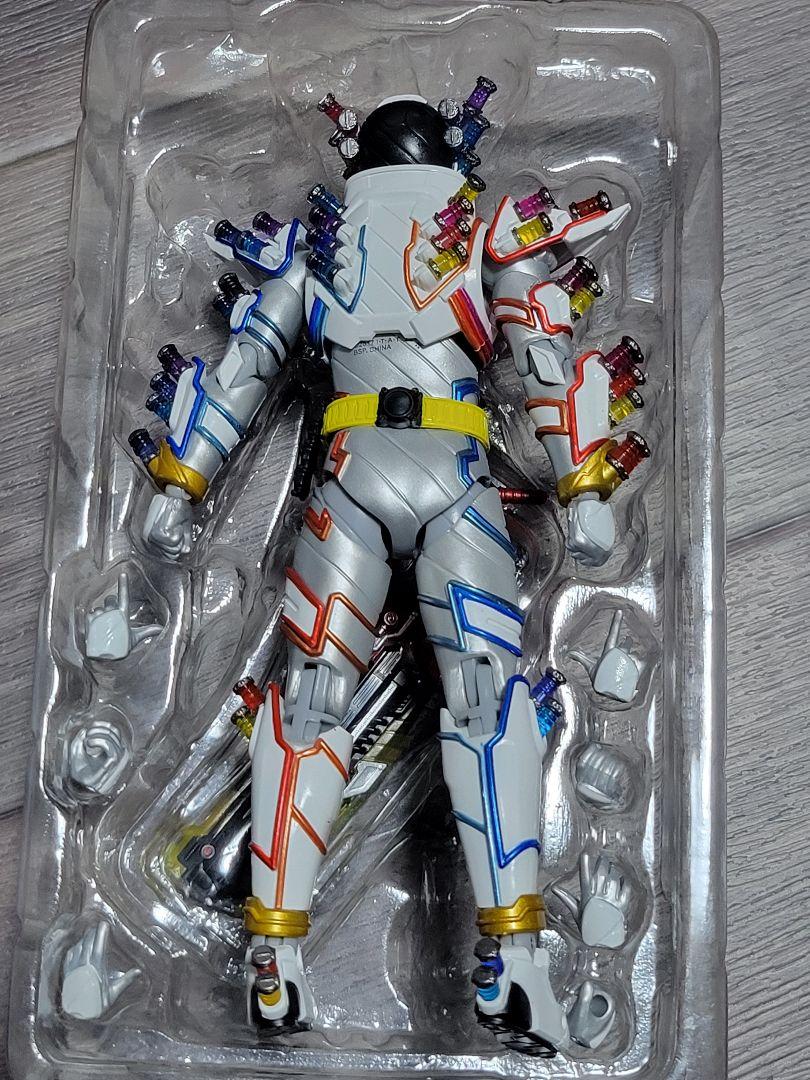 仮面ライダービルド　ジーニアスフォーム　フィギュアーツ
