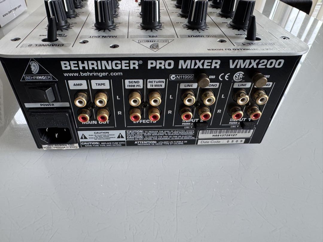 BEHRINGER VMX 200 DJミキサー