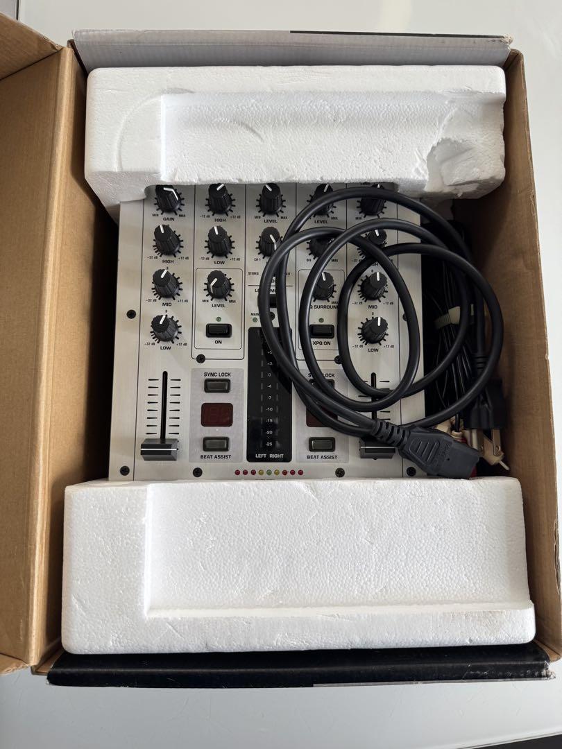 BEHRINGER VMX 200 DJミキサー