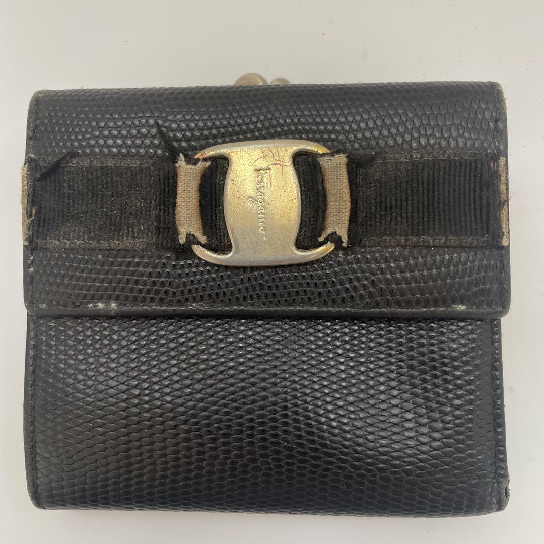 Salvatore Ferragamo ブラック 二つ折り財布 - メルカリ