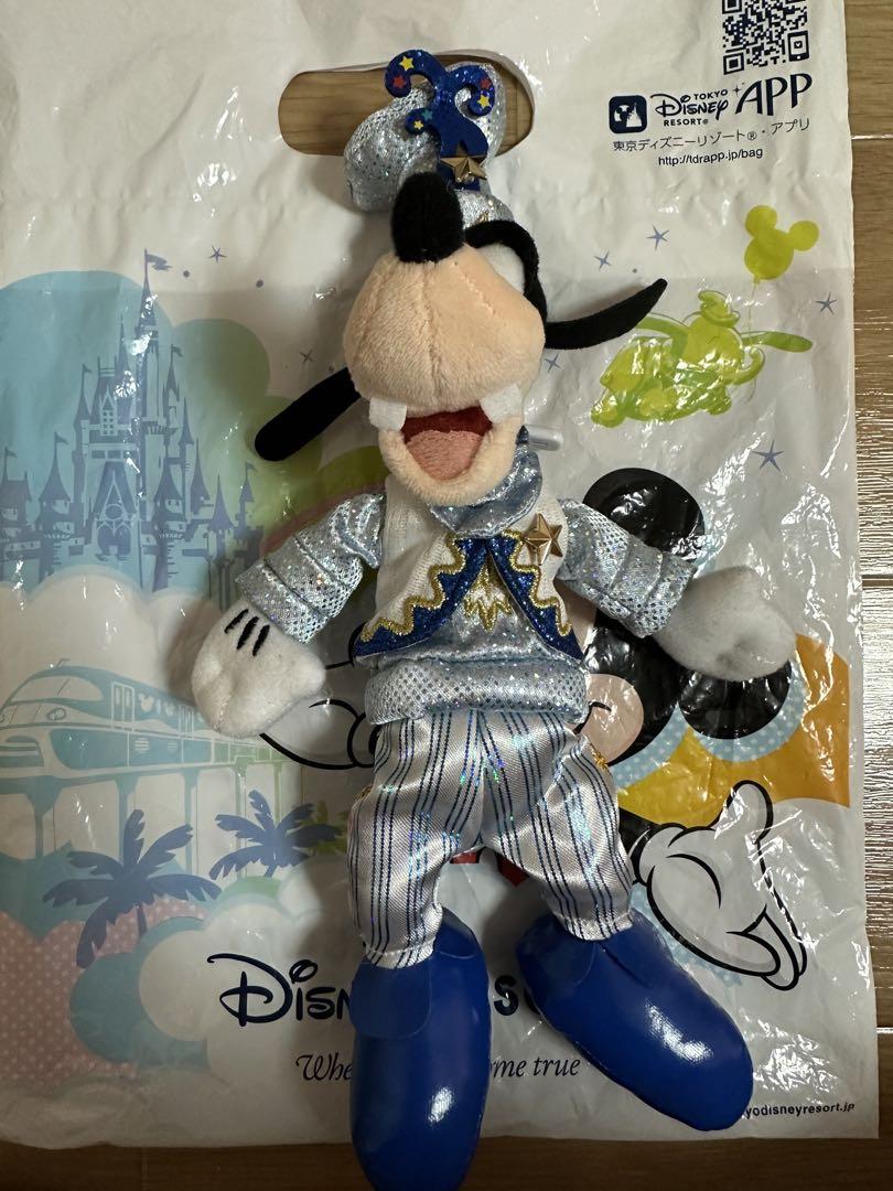 ディズニーシー20周年ぬいぐるみバッジ グーフィー - メルカリ