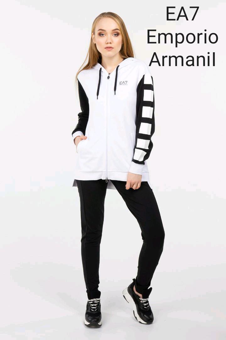EA7 Emporio ArmaniI ジップアップパーカー