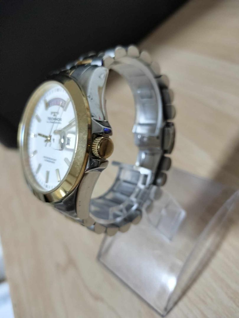 美品　稼働品　TECHNOS テクノス デイデイト ステンレススチール 時計