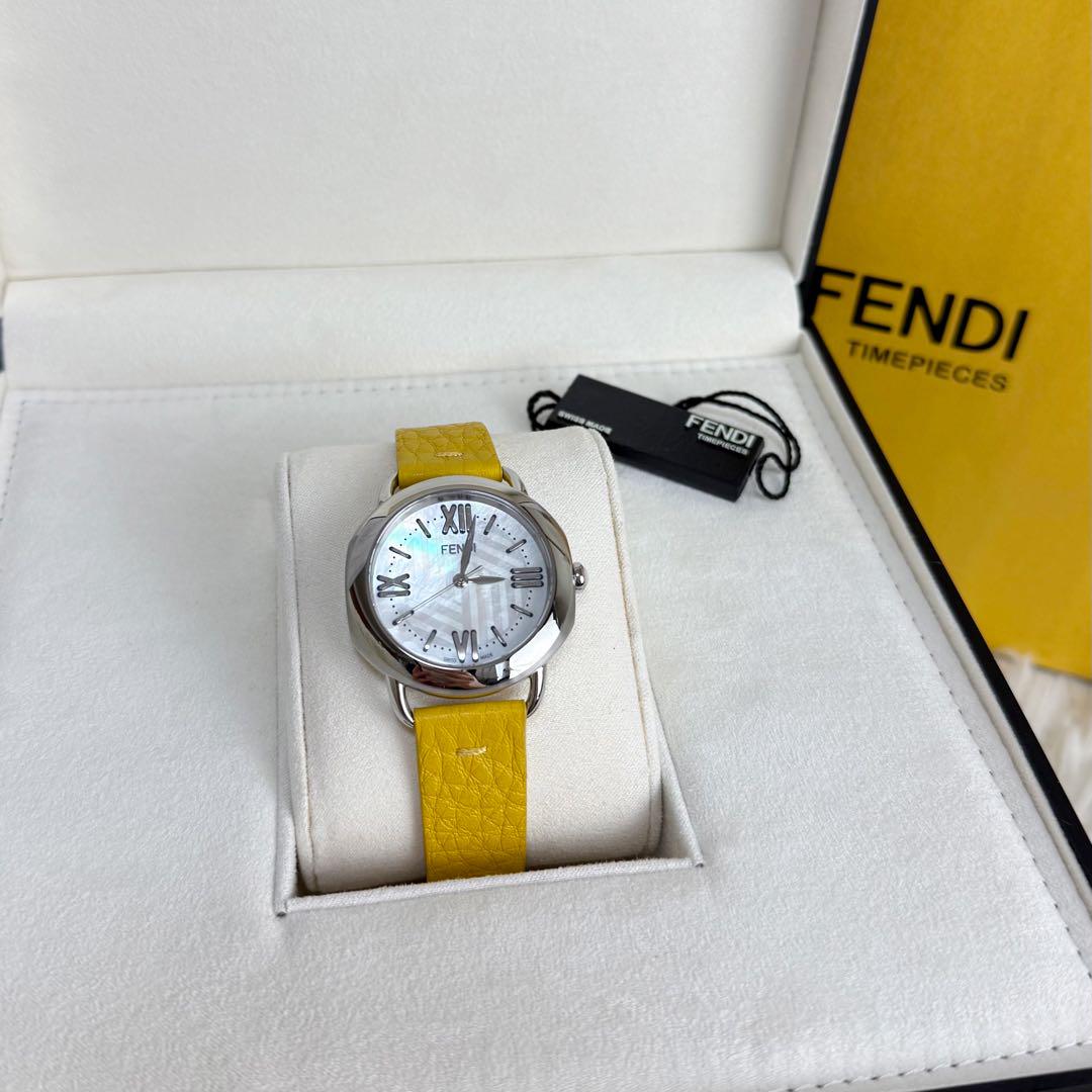 新品♡FENDI フェンディ セレリア ホワイトシェル カーフレザー 腕時計
