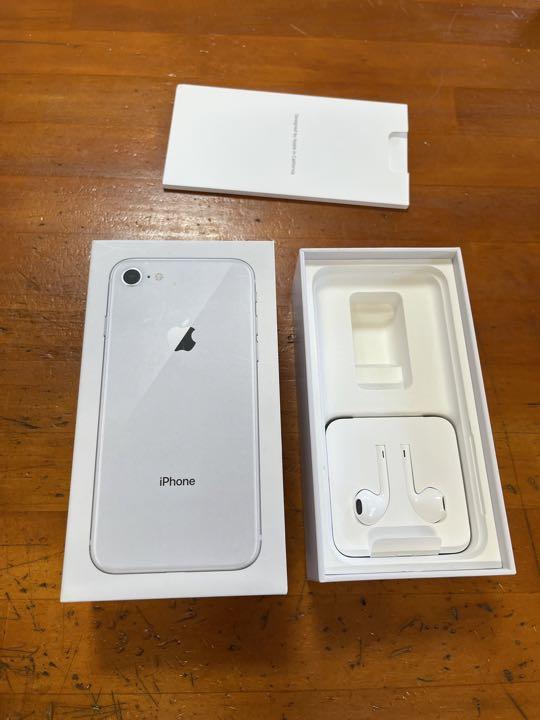 iPhone 8 シルバー 64GB docomo SIMロック解除済み iPhone 8 Silver 64 GB docomo SIMロック解除済み