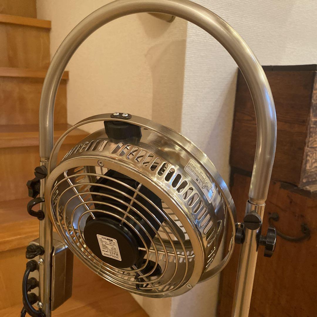 3連タワー型　メタル扇風機