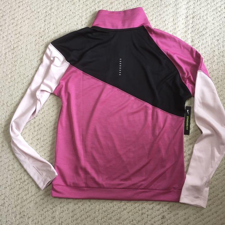 新品 NIKE ナイキ ハイネック スポーツウェア 長袖Tシャレディーストップス