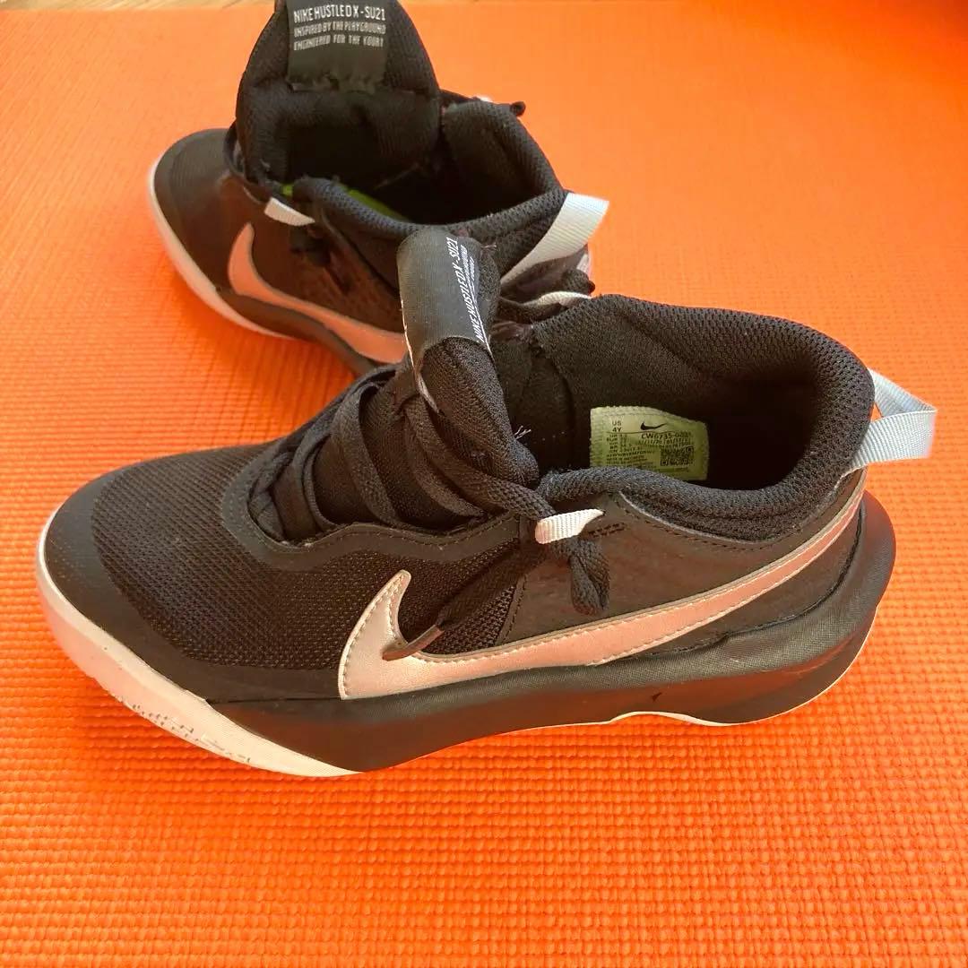 NIKE ナイキ　スニーカー　ブラック　サイズ23センチ　屋内で1度使用