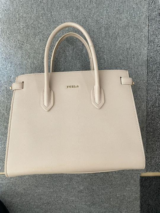 ホワイト系贅沢屋の美品✨FURLA フルラ ハンドバッグ ハンドバッグ