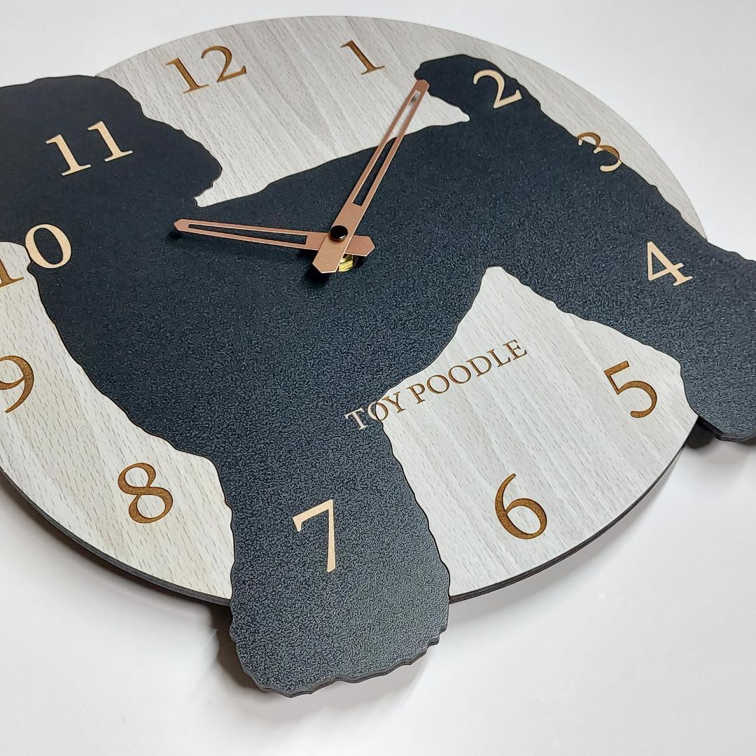 【期間限定値下げ】 名入れ ワンちゃん はみ出し置時計 トイプードル　茶色 期間値下げ3000円引き 名入れ ワンちゃん はみ出し壁掛時計 トイ