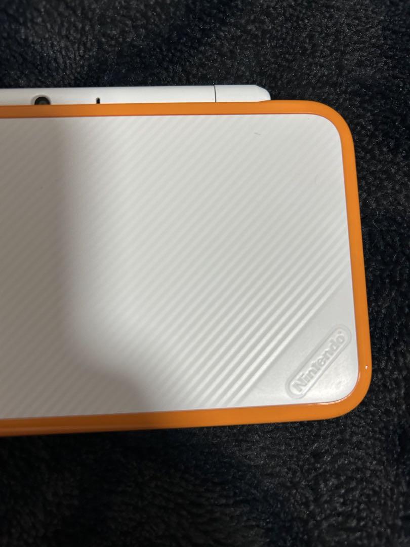 24時間以内発送　極美品　Newニンテンドー2DS LL ホワイト×オレンジ
