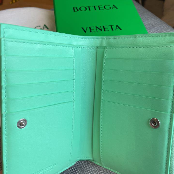 ☆セール☆BOTTEGA VENETA☆メタライズド レザーウォレット カセット 二つ折りウォレット | 商品詳細 | 高島屋オンラインストア
