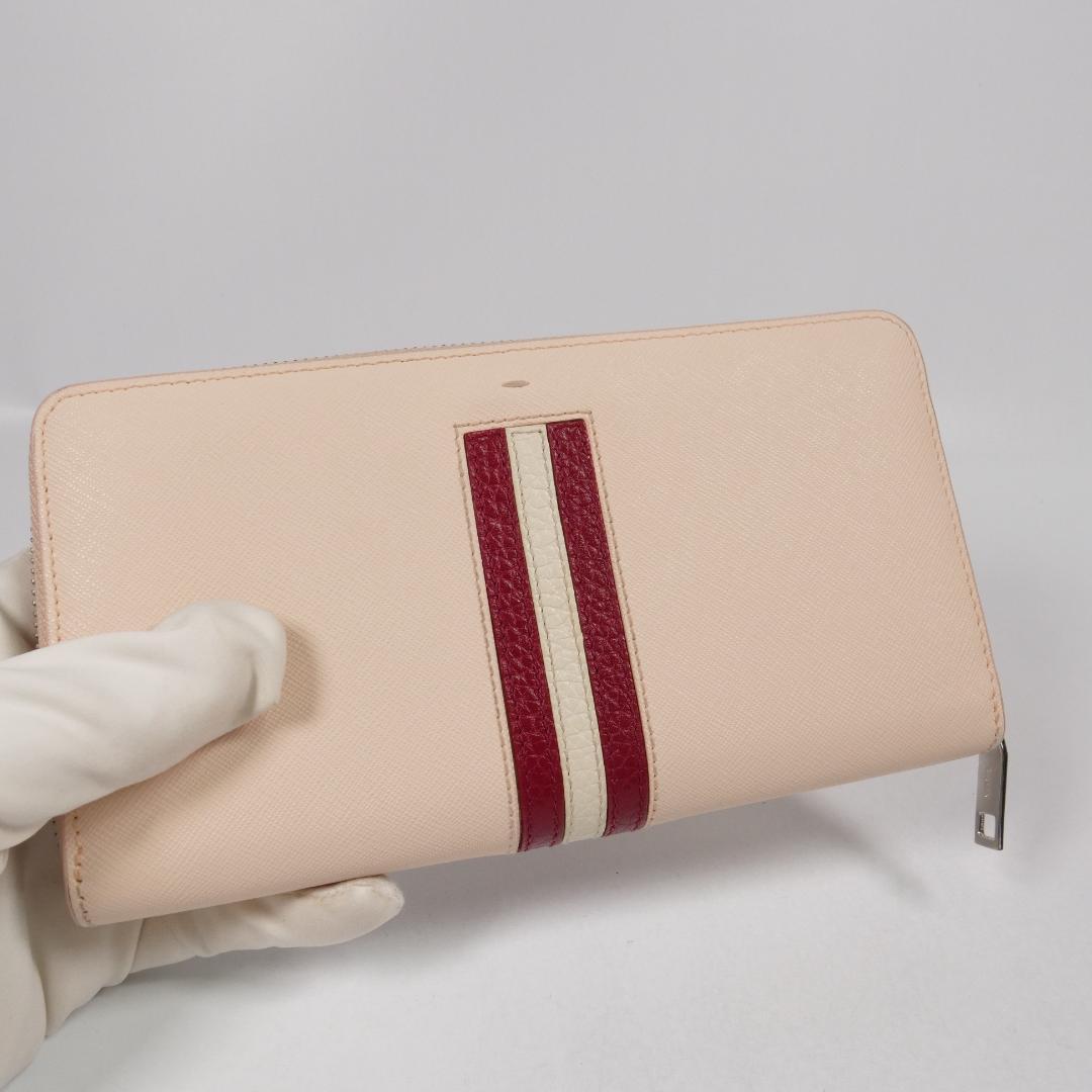 サフィアーノレザー