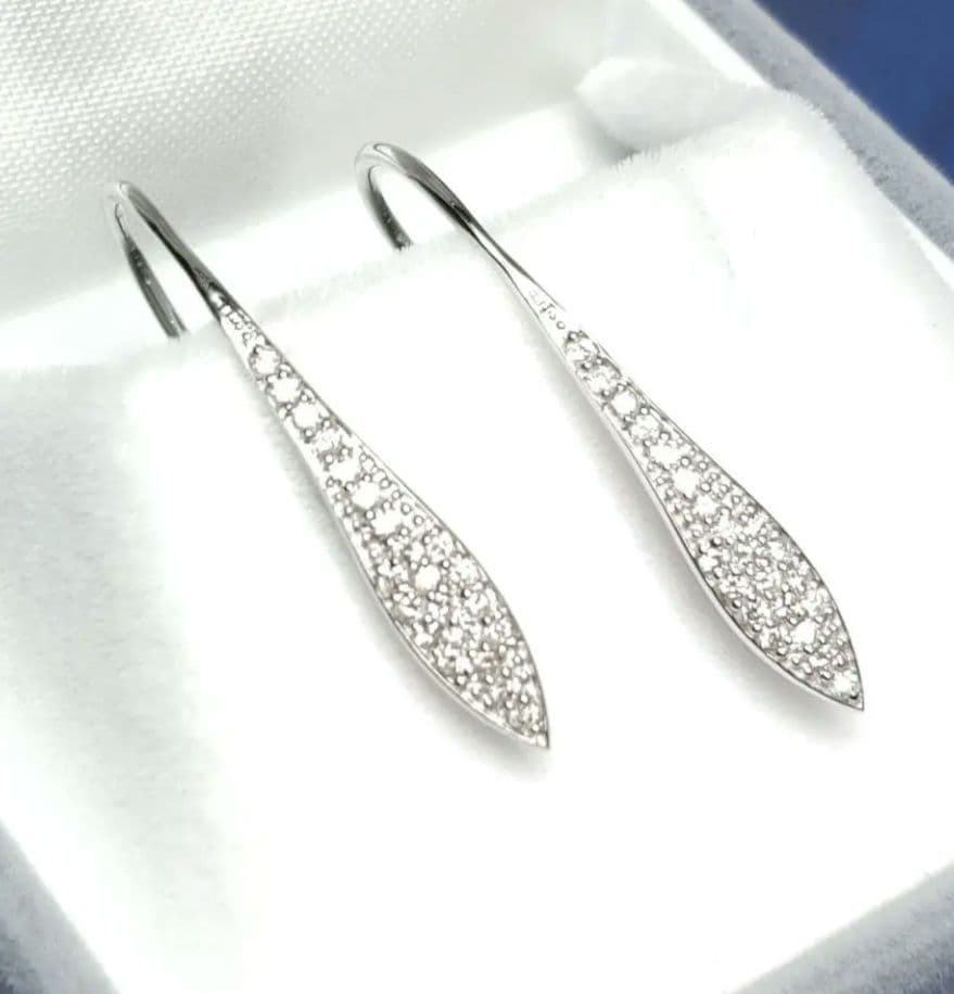 新品同様♡上質なパヴェダイヤが輝く♡スワンフック♡大振り♡雫ロングピアス♡k18