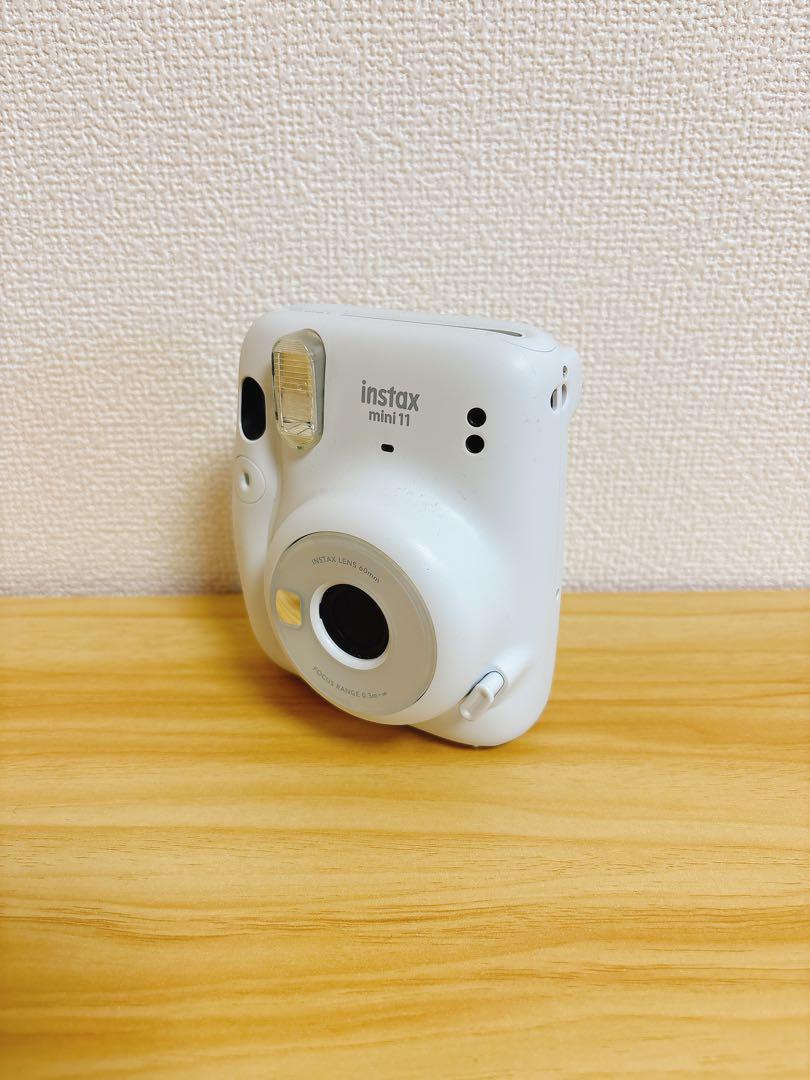 ＋FUJIFILM instax mini11 ホワイト　フィルムカメラ