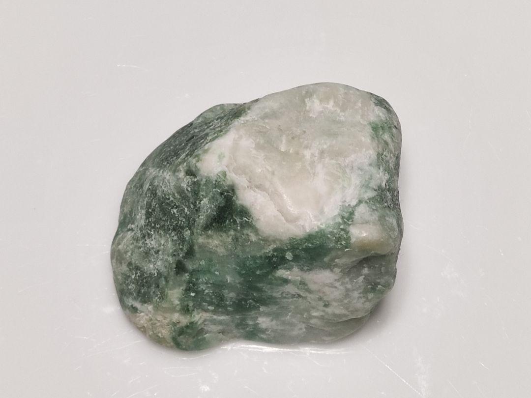 パワーストーン　原石　糸魚川の翡翠（ひすい）55ｇ　No.303